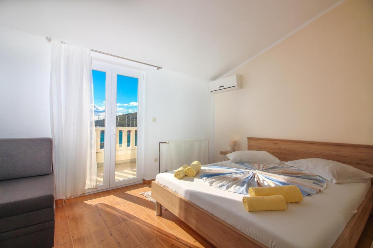 Goles Apartments-First Row To The Sea Rogoznica  Exteriör bild