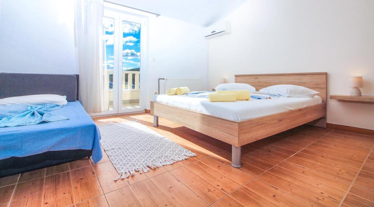 Goles Apartments-First Row To The Sea Rogoznica  Exteriör bild