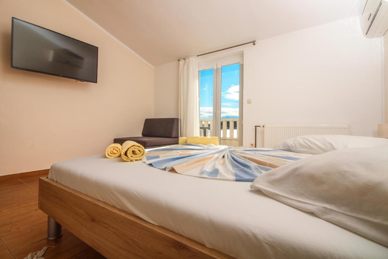 Goles Apartments-First Row To The Sea Rogoznica  Exteriör bild