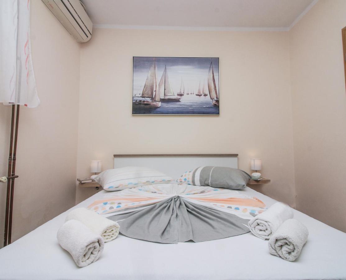 Goles Apartments-First Row To The Sea Rogoznica  Exteriör bild