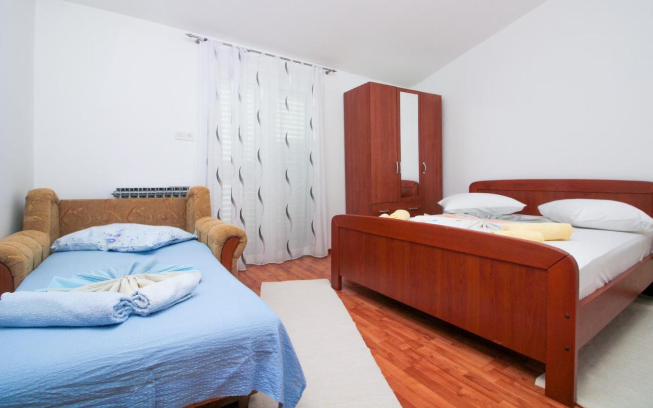 Goles Apartments-First Row To The Sea Rogoznica  Exteriör bild