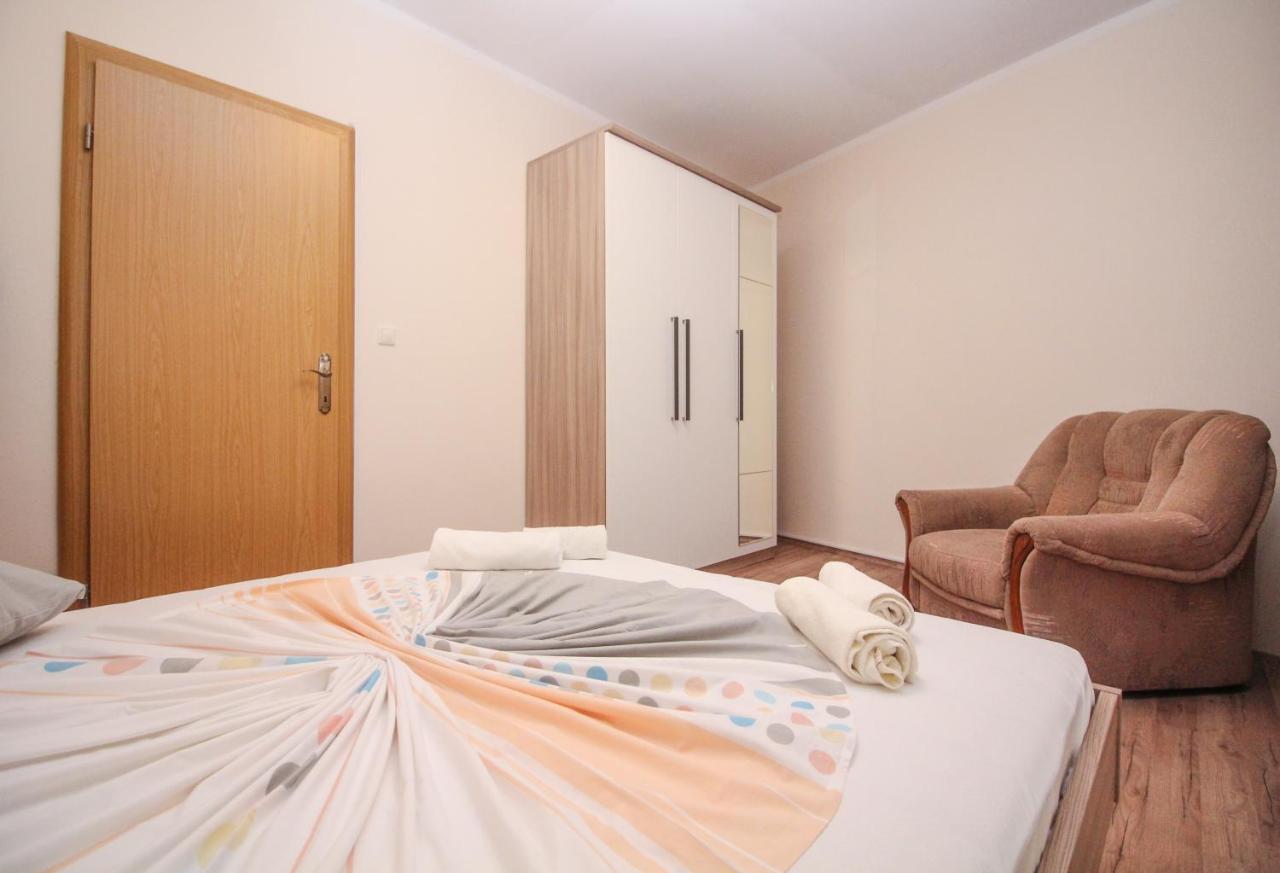 Goles Apartments-First Row To The Sea Rogoznica  Exteriör bild